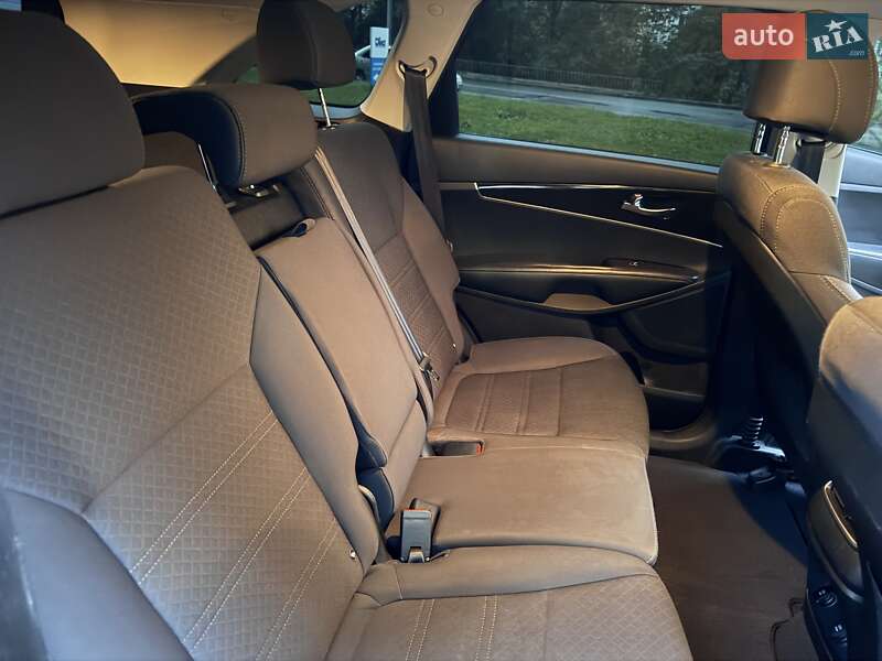 Внедорожник / Кроссовер Kia Sorento 2016 в Ровно фото 44 Внедорожник / Кроссовер Kia Sorento 2016 в Ровно