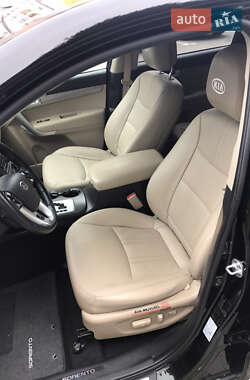 Внедорожник / Кроссовер Kia Sorento 2012 в 
