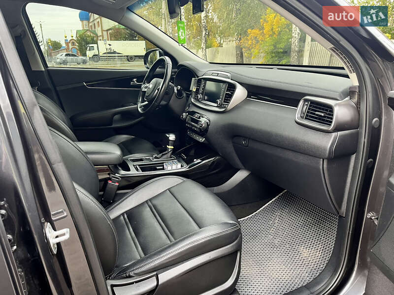Позашляховик / Кросовер Kia Sorento 2017 в Первомайську