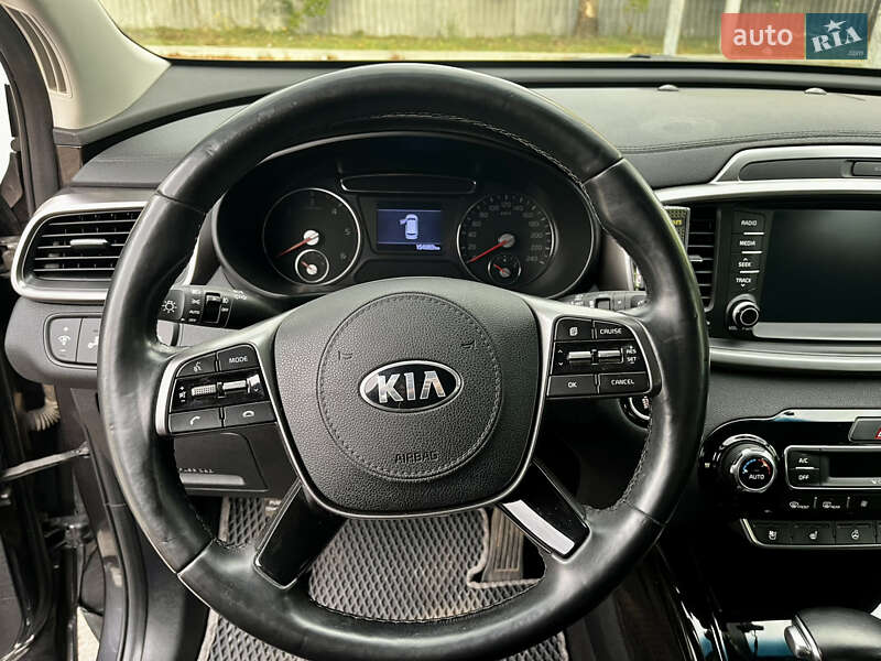 Позашляховик / Кросовер Kia Sorento 2017 в Первомайську