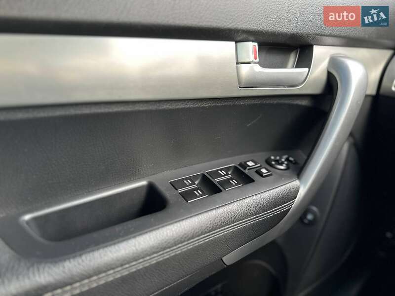 Внедорожник / Кроссовер Kia Sorento 2012 в Черкассах