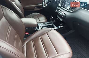 Позашляховик / Кросовер Kia Sorento 2016 в 