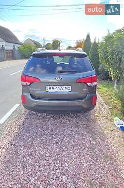 Позашляховик / Кросовер Kia Sorento 2013 в 