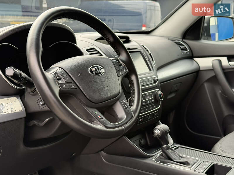 Внедорожник / Кроссовер Kia Sorento 2015 в Ровно