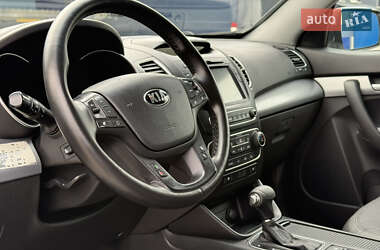 Позашляховик / Кросовер Kia Sorento 2015 в 