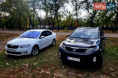 Позашляховик / Кросовер Kia Sorento 2013 в 