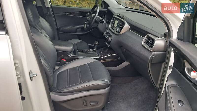 Позашляховик / Кросовер Kia Sorento 2015 в Києві фото 35 Позашляховик / Кросовер Kia Sorento 2015 в Києві