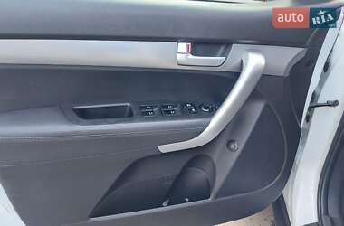 Позашляховик / Кросовер Kia Sorento 2011 в 