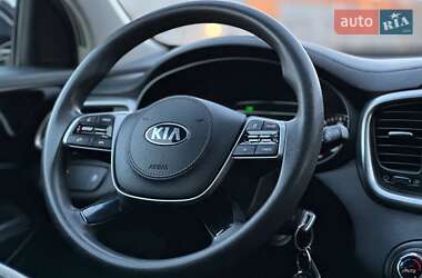 Позашляховик / Кросовер Kia Sorento 2019 в  фото 21 Позашляховик / Кросовер Kia Sorento 2019 в