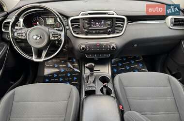 Позашляховик / Кросовер Kia Sorento 2015 в  фото 4 Позашляховик / Кросовер Kia Sorento 2015 в