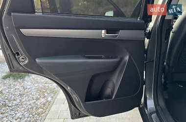 Позашляховик / Кросовер Kia Sorento 2013 в  фото 44 Позашляховик / Кросовер Kia Sorento 2013 в