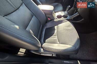 Внедорожник / Кроссовер Kia Sorento 2012 в 