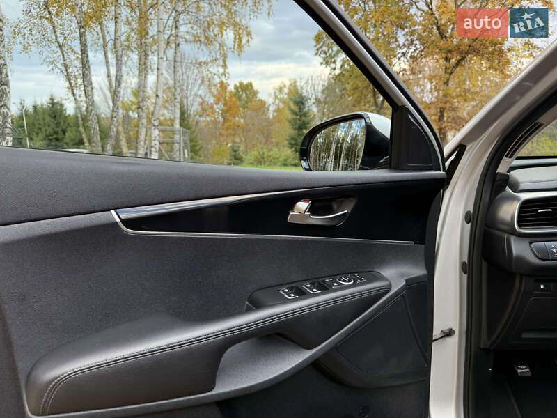 Позашляховик / Кросовер Kia Sorento 2016 в Стрию