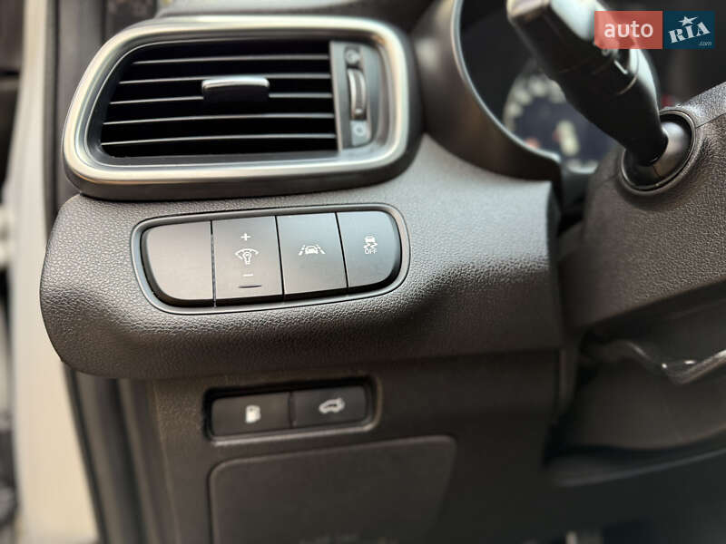 Позашляховик / Кросовер Kia Sorento 2016 в Стрию