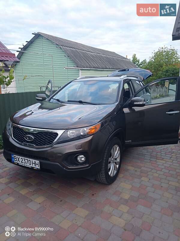 Позашляховик / Кросовер Kia Sorento 2010 в 