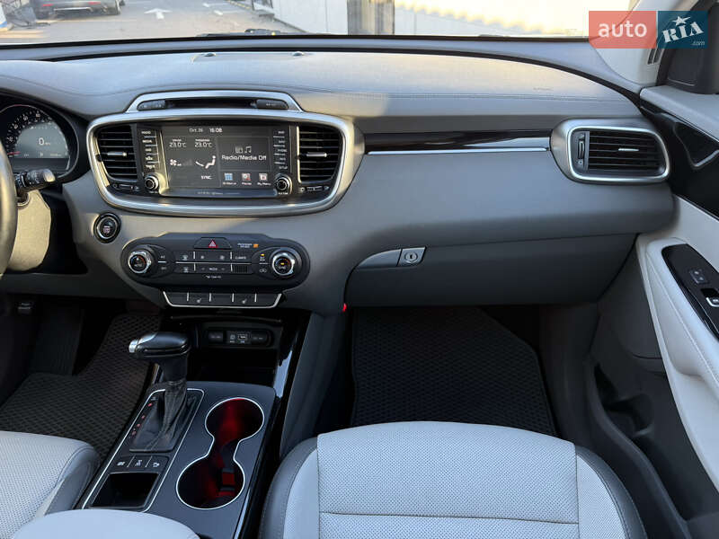 Внедорожник / Кроссовер Kia Sorento 2017 в Киеве