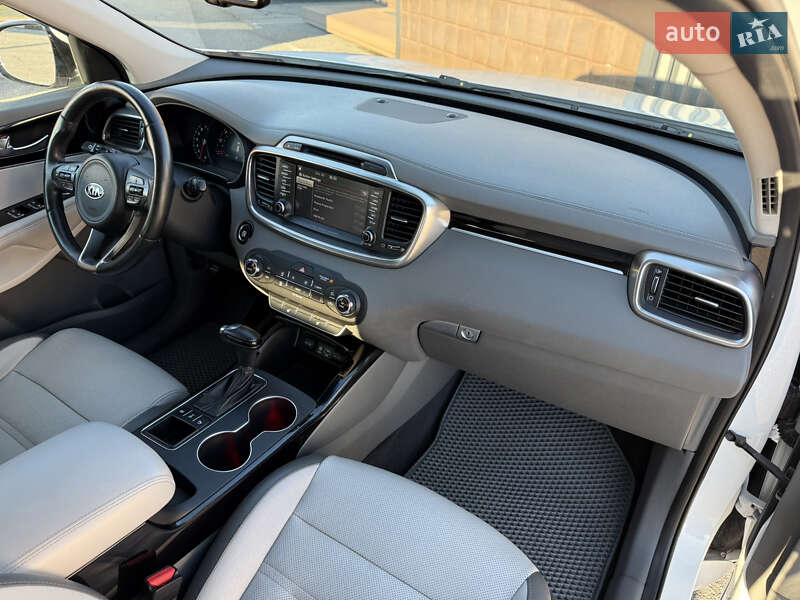 Внедорожник / Кроссовер Kia Sorento 2017 в Киеве