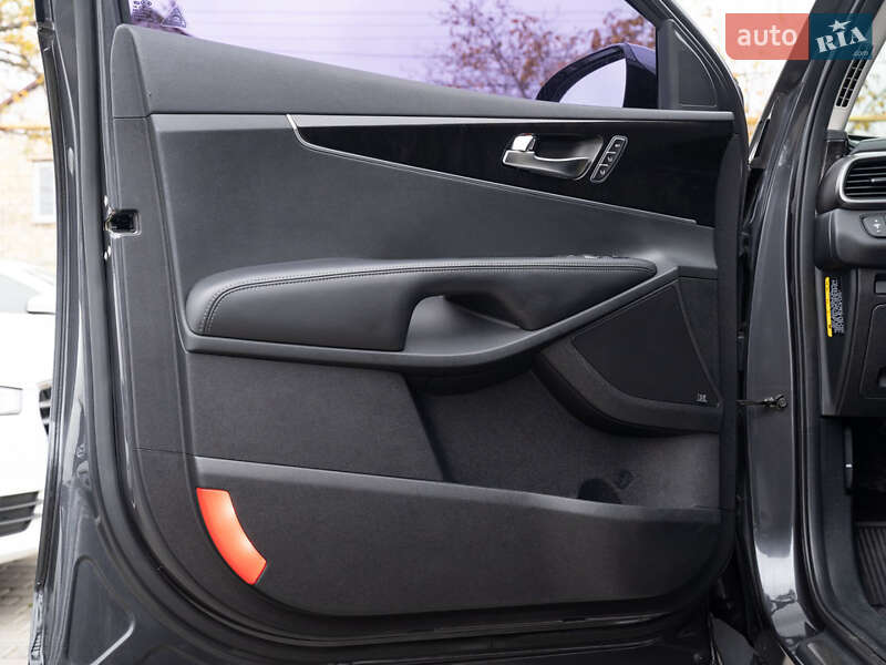 Внедорожник / Кроссовер Kia Sorento 2015 в Одессе фото 37 Внедорожник / Кроссовер Kia Sorento 2015 в Одессе