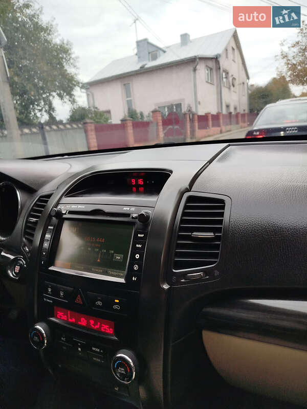 Внедорожник / Кроссовер Kia Sorento 2012 в Черновцах