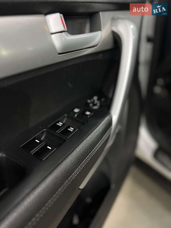 Внедорожник / Кроссовер Kia Sorento 2010 в Киеве