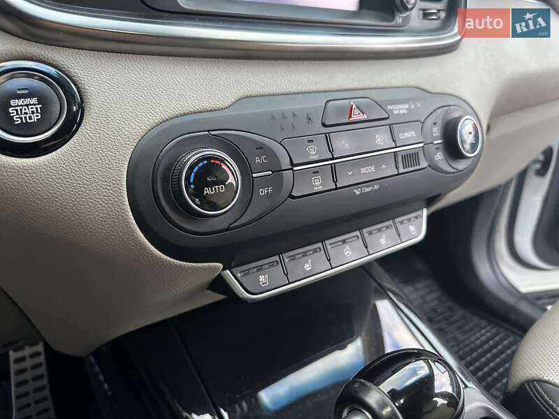 Внедорожник / Кроссовер Kia Sorento 2016 в Днепре