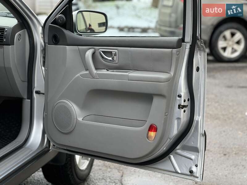 Позашляховик / Кросовер Kia Sorento 2004 в Чернівцях