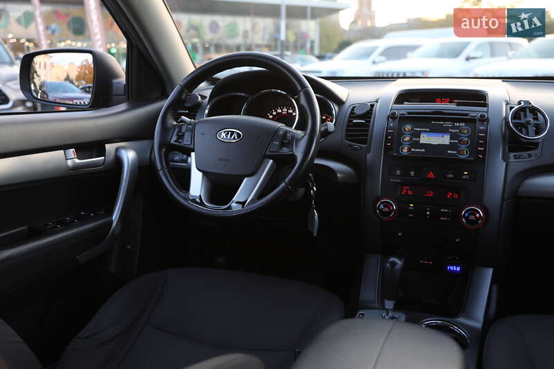Позашляховик / Кросовер Kia Sorento 2011 в Харкові