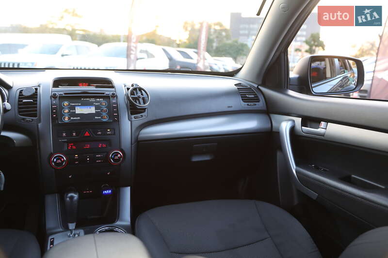 Позашляховик / Кросовер Kia Sorento 2011 в Харкові