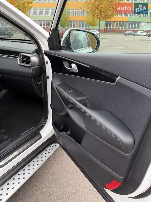 Внедорожник / Кроссовер Kia Sorento 2015 в Луцке фото 12 Внедорожник / Кроссовер Kia Sorento 2015 в Луцке