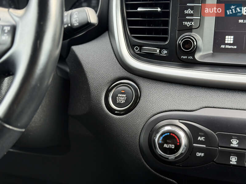 Внедорожник / Кроссовер Kia Sorento 2017 в Владимире фото 33 Внедорожник / Кроссовер Kia Sorento 2017 в Владимире