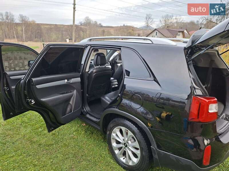 Позашляховик / Кросовер Kia Sorento 2012 в Чернівцях