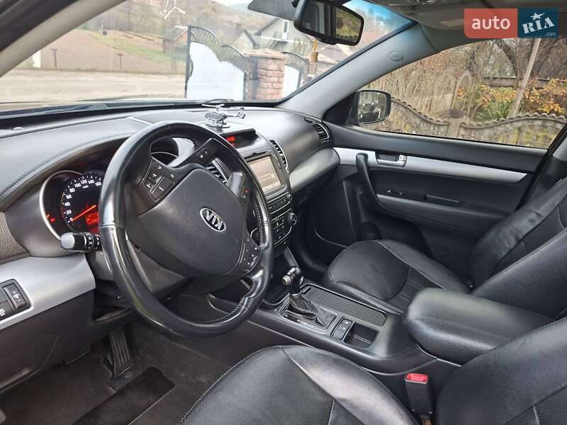 Позашляховик / Кросовер Kia Sorento 2012 в Чернівцях