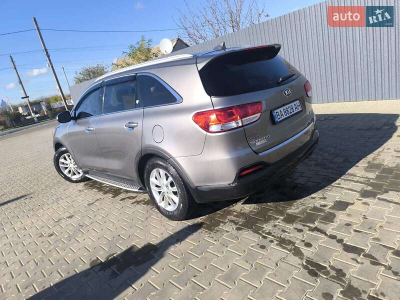 Позашляховик / Кросовер Kia Sorento 2016 в Южноукраїнську