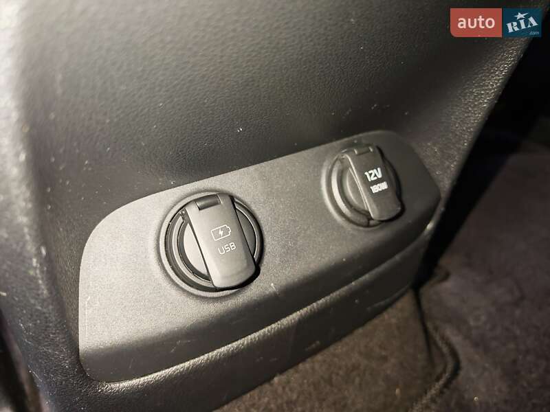 Внедорожник / Кроссовер Kia Sorento 2015 в Могилев-Подольске