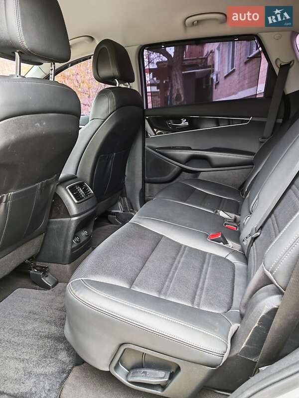 Внедорожник / Кроссовер Kia Sorento 2015 в Могилев-Подольске