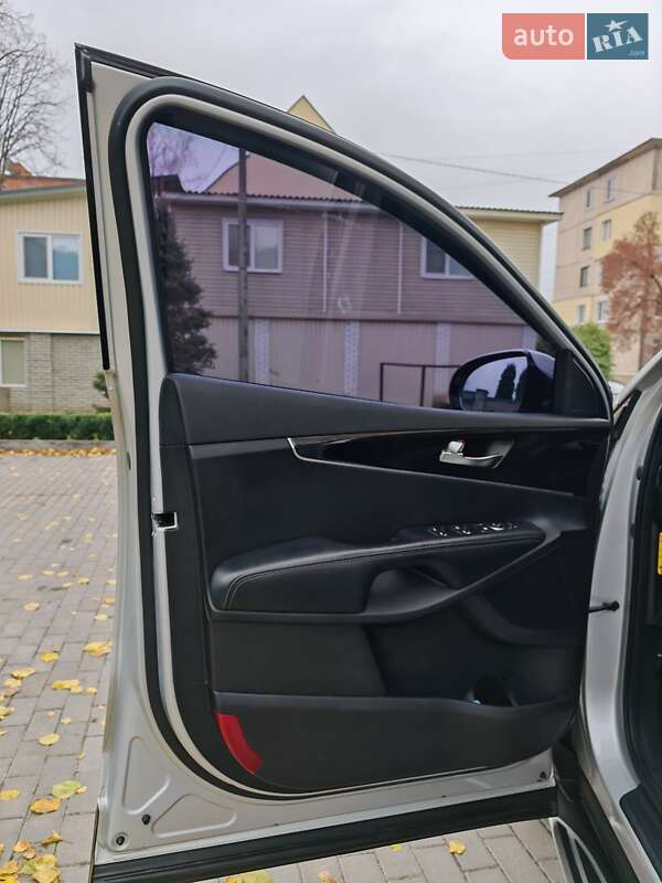 Внедорожник / Кроссовер Kia Sorento 2015 в Могилев-Подольске