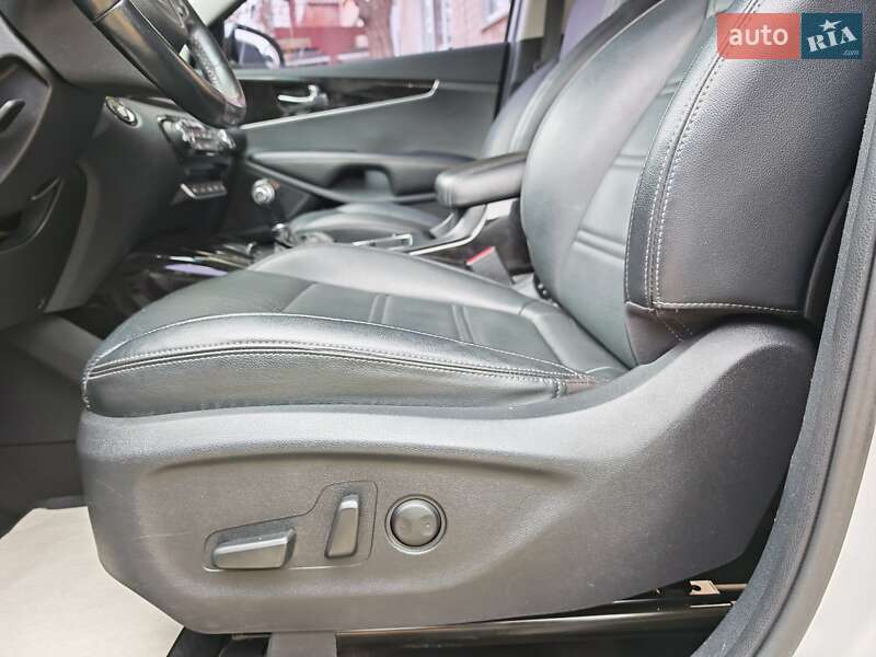 Внедорожник / Кроссовер Kia Sorento 2015 в Могилев-Подольске