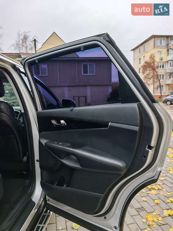 Внедорожник / Кроссовер Kia Sorento 2015 в Могилев-Подольске