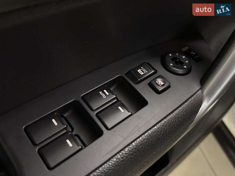 Позашляховик / Кросовер Kia Sorento 2011 в Миколаєві