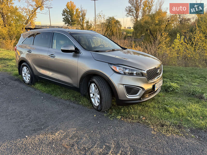 Позашляховик / Кросовер Kia Sorento 2016 в Дніпрі