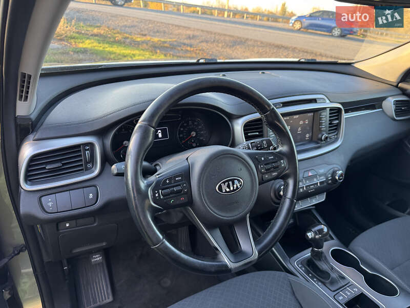 Позашляховик / Кросовер Kia Sorento 2016 в Дніпрі