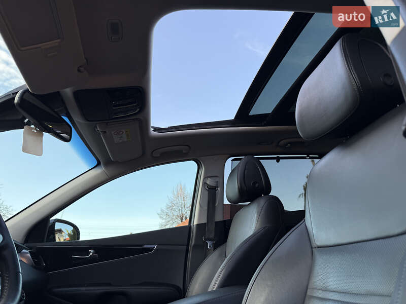 Позашляховик / Кросовер Kia Sorento 2016 в Стрию