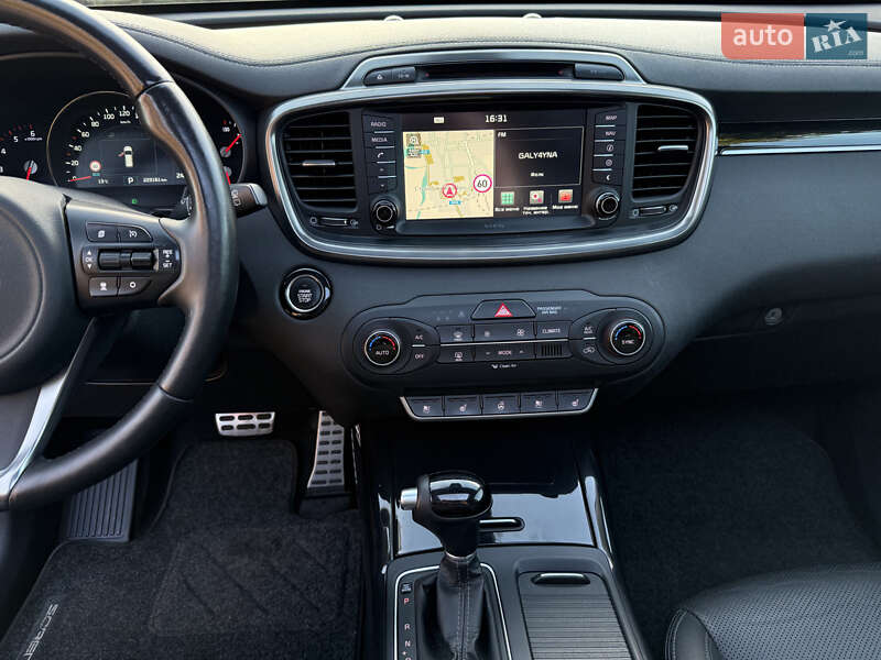Позашляховик / Кросовер Kia Sorento 2016 в Стрию