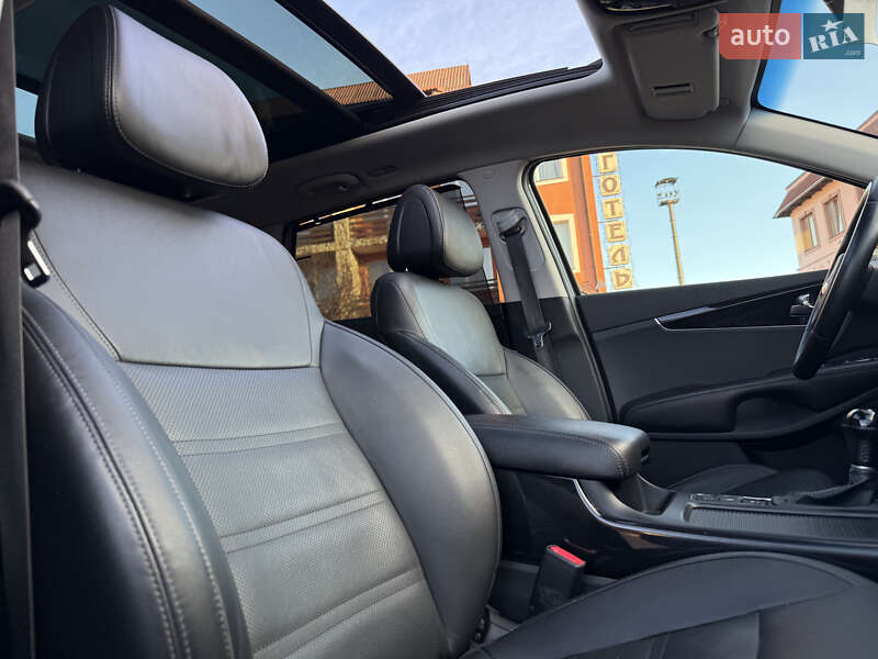 Позашляховик / Кросовер Kia Sorento 2016 в Стрию