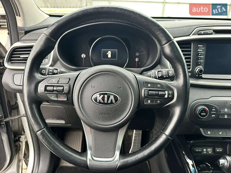 Внедорожник / Кроссовер Kia Sorento 2016 в Дубно