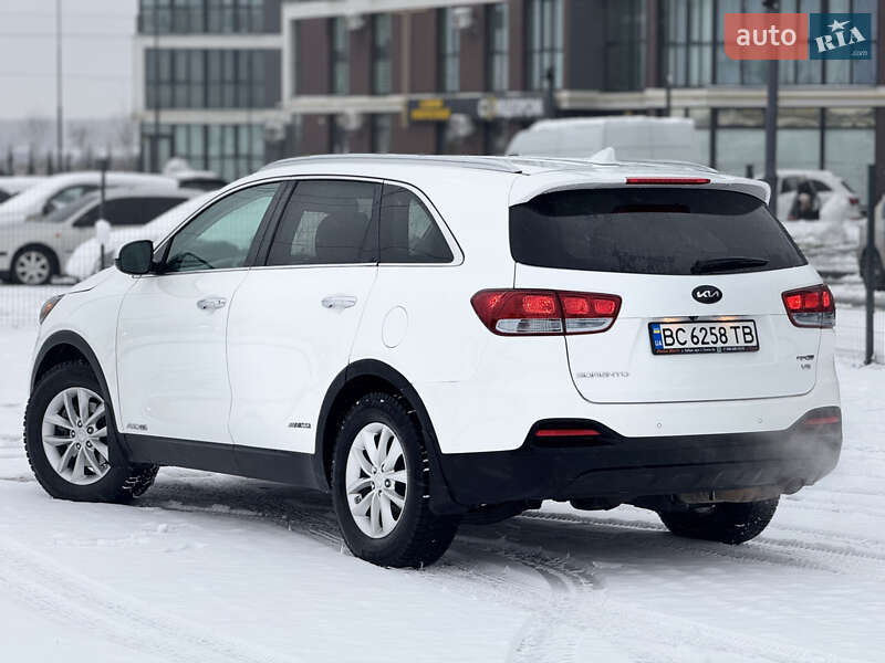 Позашляховик / Кросовер Kia Sorento 2016 в Львові
