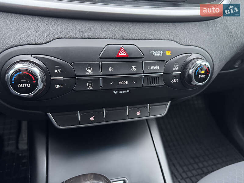 Позашляховик / Кросовер Kia Sorento 2016 в Львові