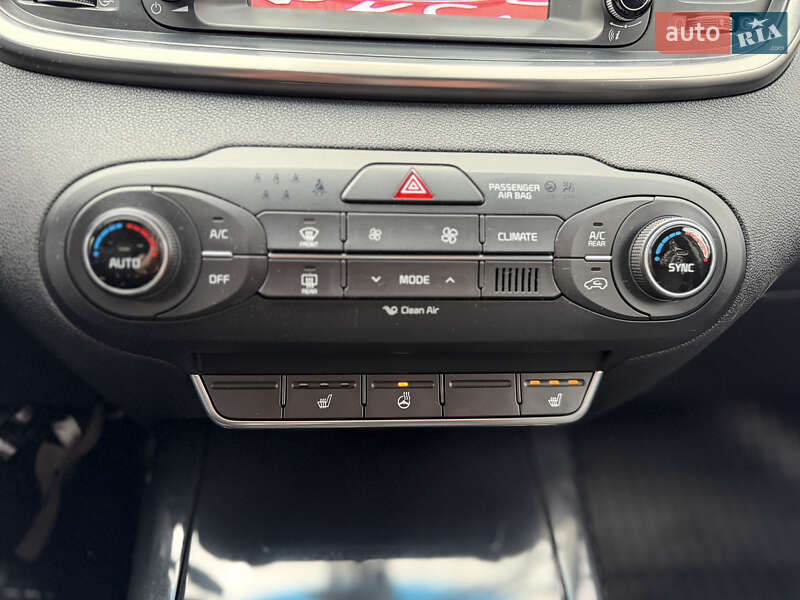 Позашляховик / Кросовер Kia Sorento 2015 в Луцьку