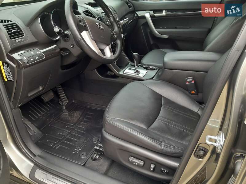 Позашляховик / Кросовер Kia Sorento 2012 в Полтаві