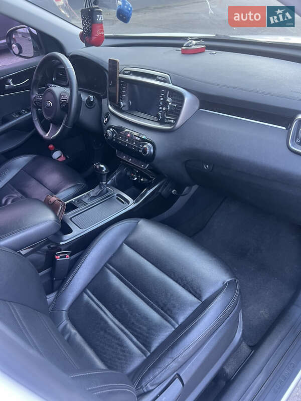 Позашляховик / Кросовер Kia Sorento 2016 в Миколаєві